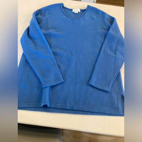 Vintage Blue Cashmere Oversized Sweater in Hong Kong Blue - Picture 6 of 7